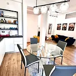 Apartment Lombardo's Family - Free Private Parking 700m From The Station!