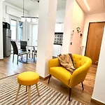 Apartment Lombardo's Family - Free Private Parking 700m From The Station! *