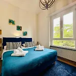 Lombardo's Family - Free Private Parking 700m From The Station! Apartment