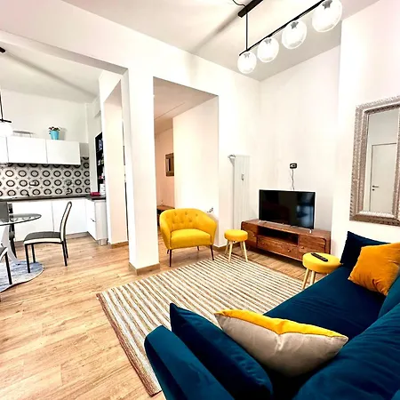 Lombardo's Family - Free Private Parking 700m From The Station! Apartment *