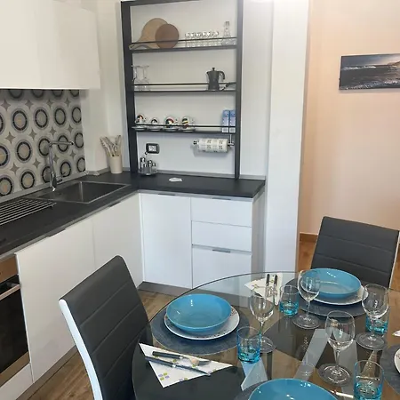 Lombardo's Family - Free Private Parking 700m From The Station! * La Spezia