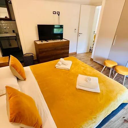 Lombardo's Family - Free Private Parking 700m From The Station! La Spezia