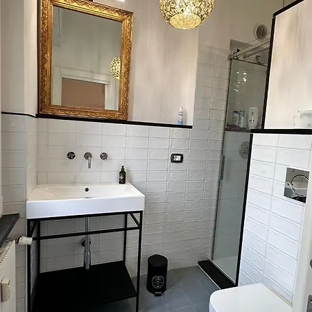 Lombardo's Family - Free Private Parking 700m From The Station! La Spezia