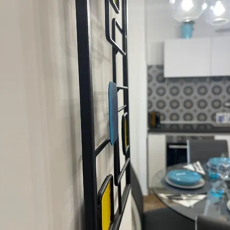 Apartment Lombardo's Family - Free Private Parking 700m From The Station!