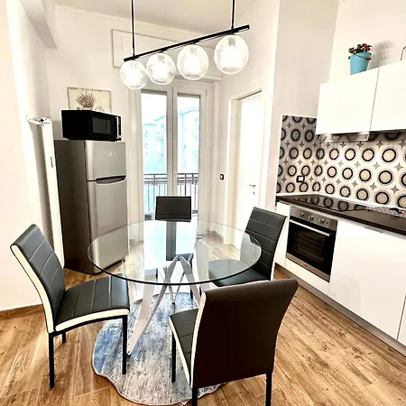 Lombardo's Family - Free Private Parking 700m From The Station!