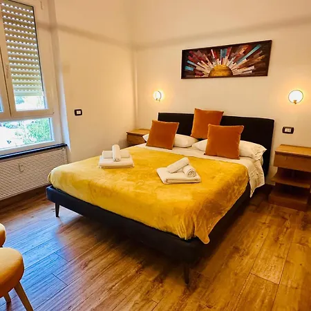 Lombardo's Family - Free Private Parking 700m From The Station! Apartmán