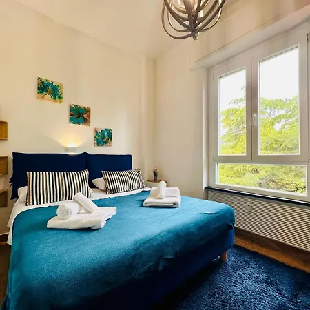 Lombardo's Family - Free Private Parking 700m From The Station! Apartmán