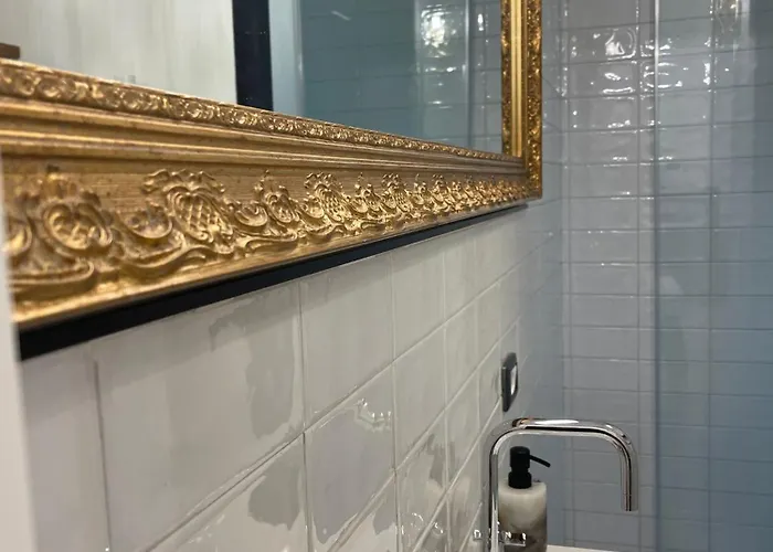 Lombardo's Family - Free Private Parking 700m From The Station! * La Spezia