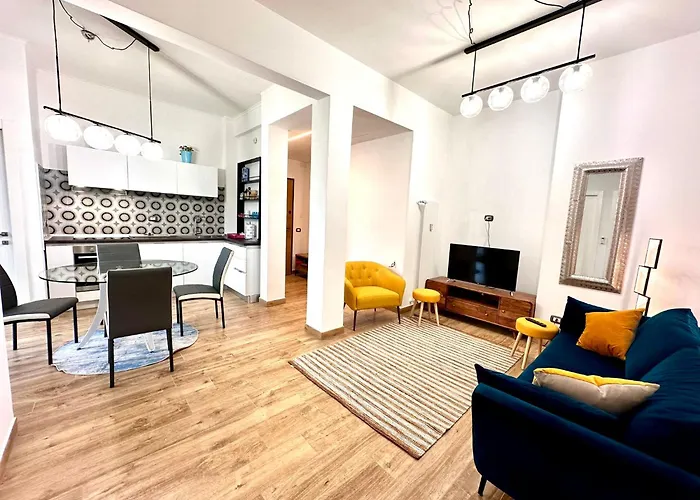 Lombardo's Family - Free Private Parking 700m From The Station! Appartement *