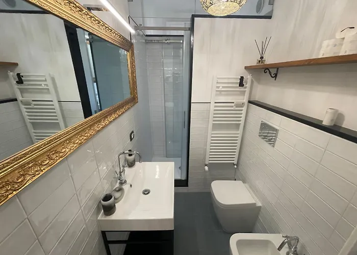 Lombardo's Family - Free Private Parking 700m From The Station! Appartement