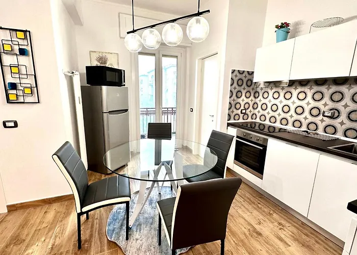 Lombardo's Family - Free Private Parking 700m From The Station!