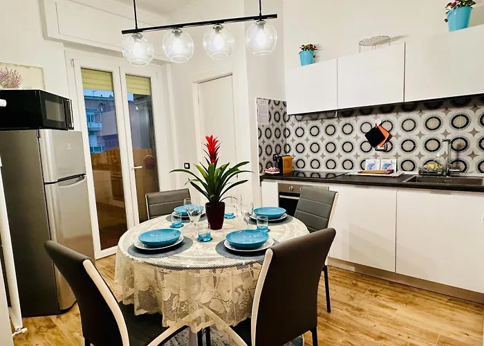 Lombardo's Family - Free Private Parking 700m From The Station! Appartement *