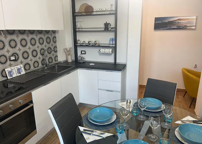 Lombardo's Family - Free Private Parking 700m From The Station! * La Spezia