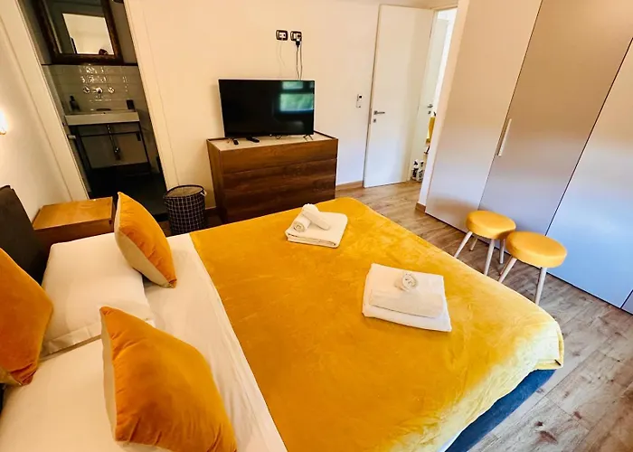 Lombardo's Family - Free Private Parking 700m From The Station! La Spezia